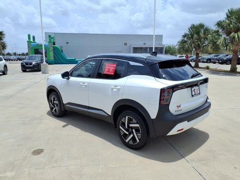 Used 2026 Nissan Kicks SV FWD image 3