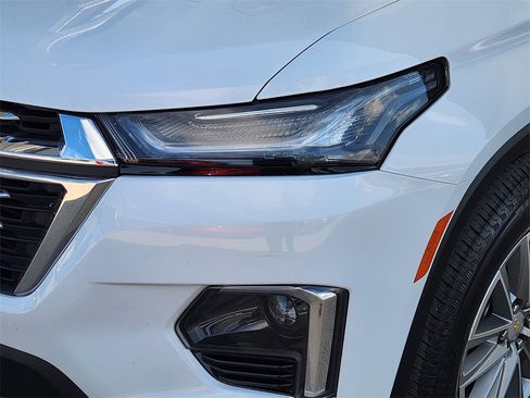 Used 2023 Chevrolet Traverse LT image 8