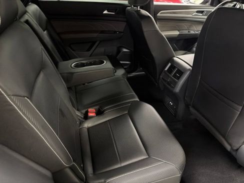 Used 2023 Volkswagen Atlas Cross Sport SE w/ Black Wheel Package AWD/4WD image 11