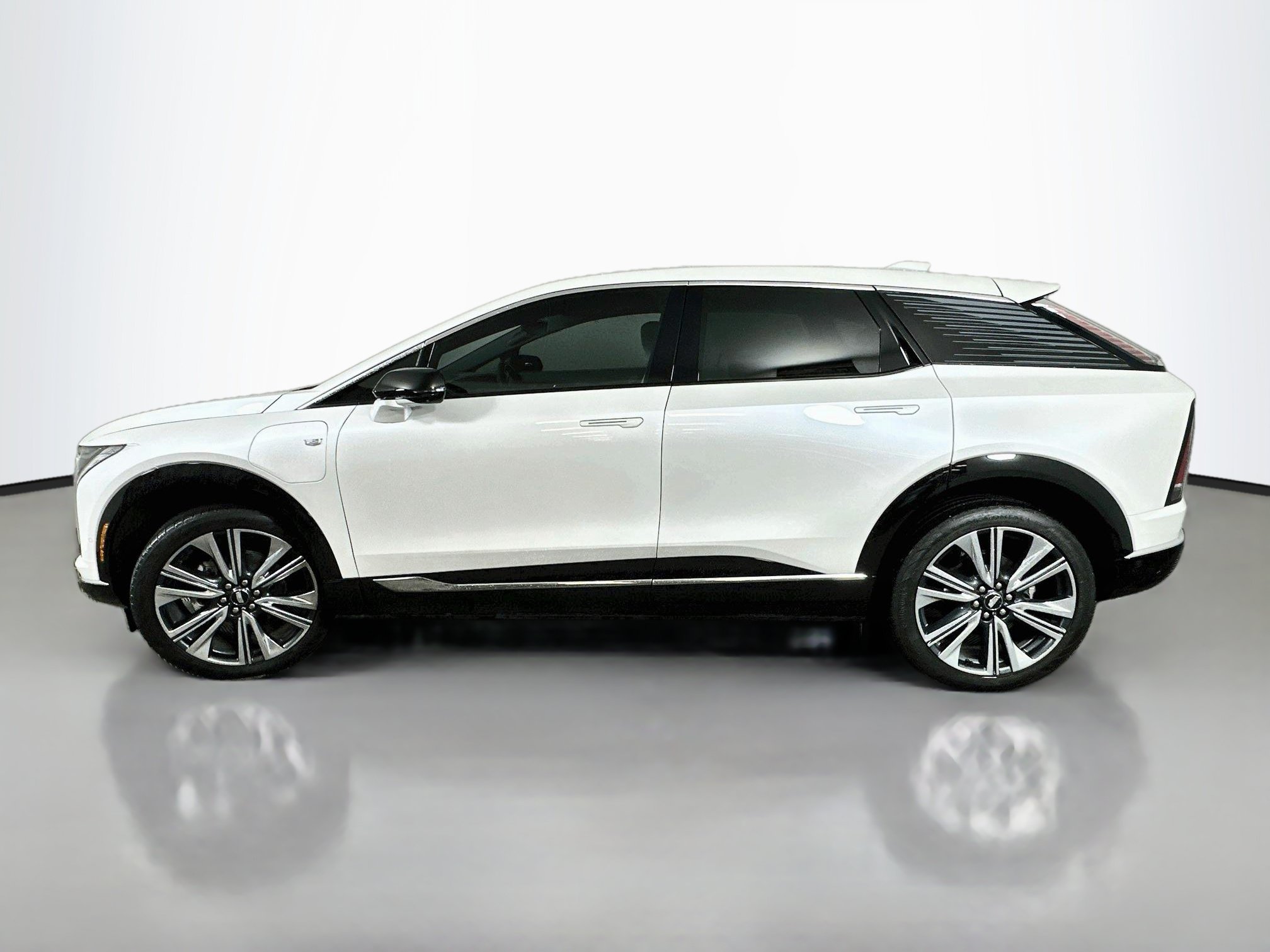 Used 2025 Cadillac Optiq Luxury 2 AWD/4WD image 4