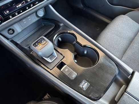 Used 2025 Nissan Rogue SV FWD image 43