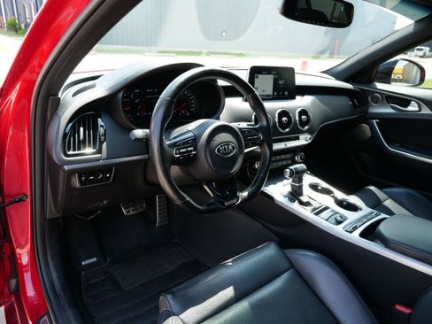 Used 2020 Kia Stinger GT1 image 30