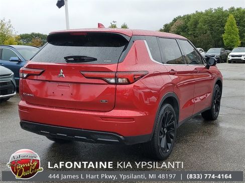 Used 2024 Mitsubishi Outlander SE Black Edition image 4