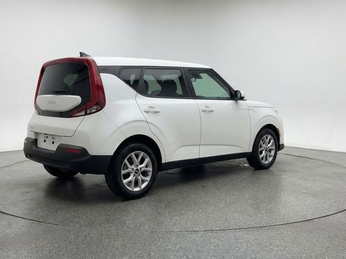 Used 2025 Kia Soul LX w/ LX Technology Package image 9