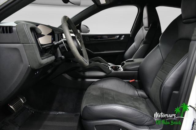 Used 2024 Porsche Cayenne Turbo GT AWD/4WD image 33