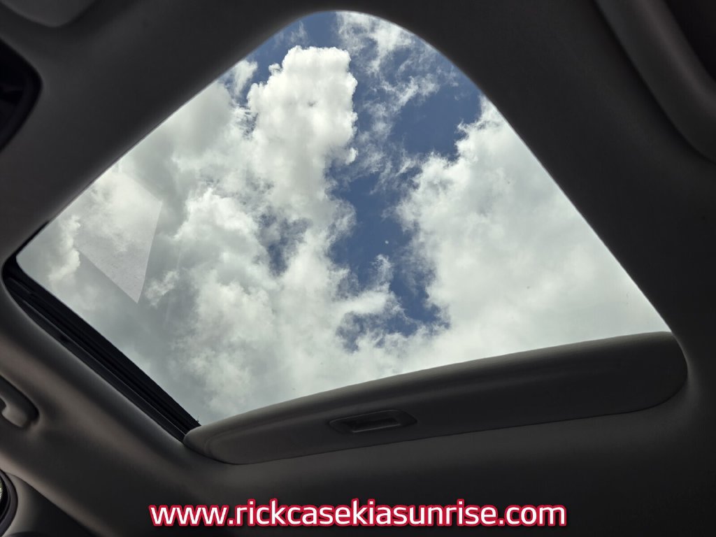 Used 2023 Kia Carnival SX Prestige FWD image 21