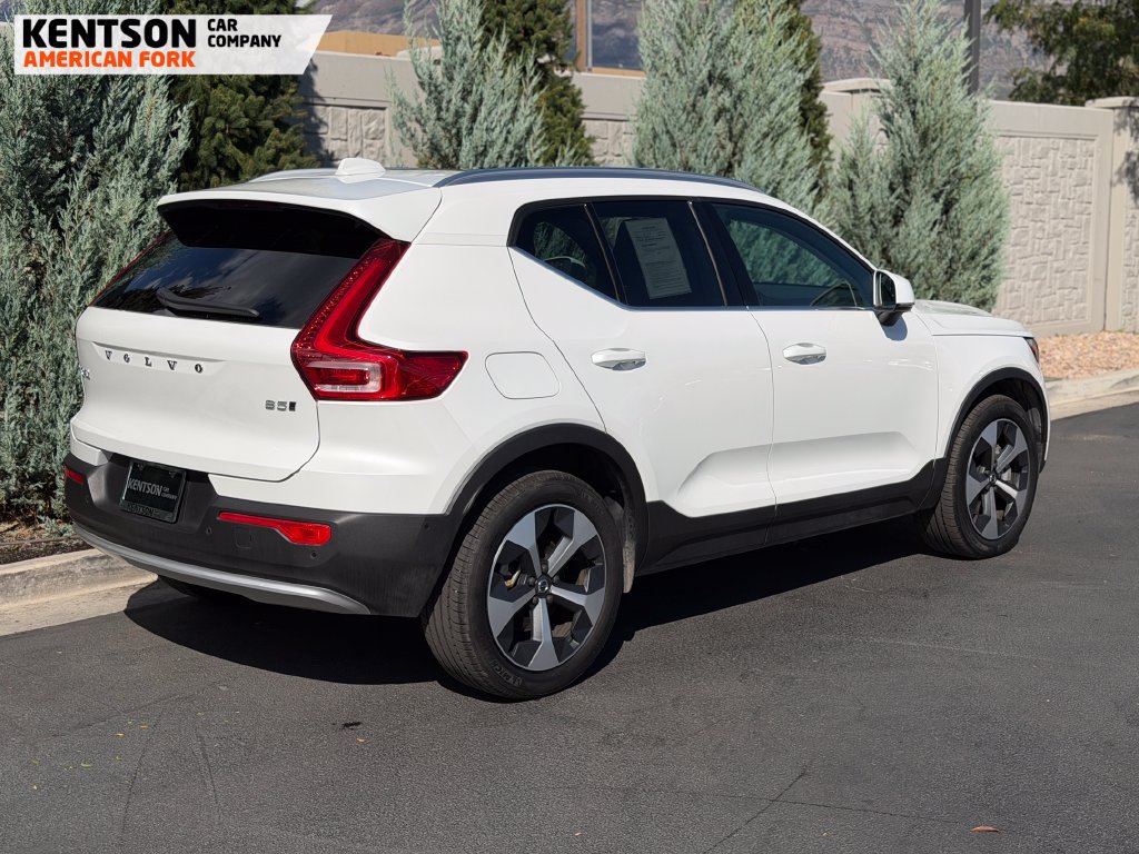Used 2025 Volvo XC40 B5 Plus AWD/4WD image 8