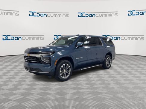 Used 2025 Chevrolet Suburban LT image 4