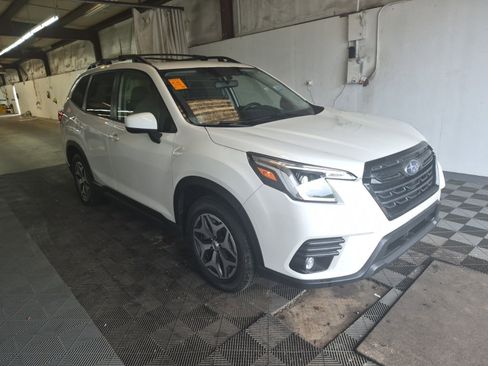 Used 2024 Subaru Forester Premium AWD/4WD image 4