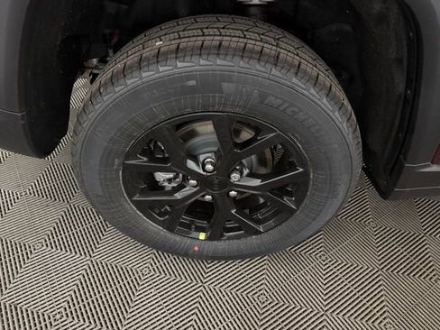 New 2026 Jeep Grand Cherokee Altitude image 19