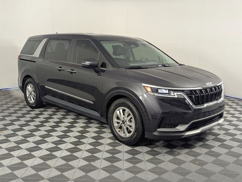 Used 2022 Kia Carnival LX image 9