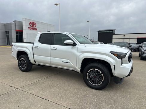 Certified 2025 Toyota Tacoma TRD Sport w/ TRD Sport Premium Package image 2