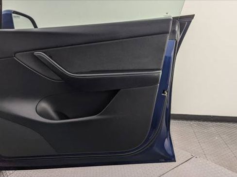 Used 2022 Tesla Model Y Long Range image 21
