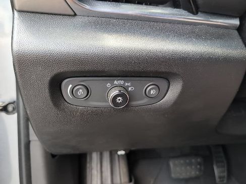 Used 2019 Chevrolet Traverse LT FWD image 23