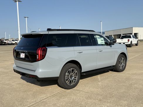 New 2025 Ford Expedition Active image 5