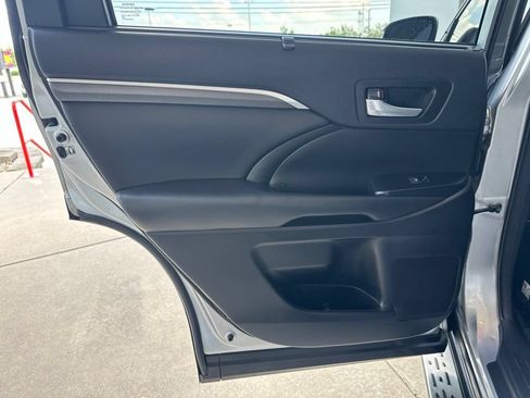Used 2018 Toyota Highlander SE AWD/4WD image 20