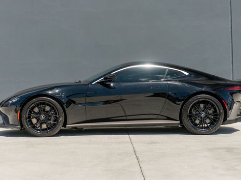 Used 2020 Aston Martin V8 Vantage Coupe RWD image 2