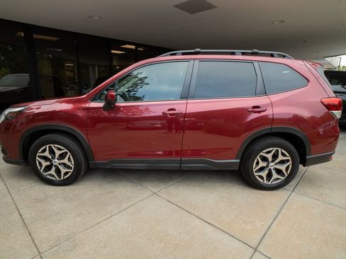 Used 2023 Subaru Forester Premium AWD/4WD image 4