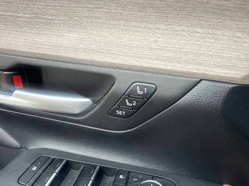 Used 2025 Toyota Grand Highlander AWD image 11