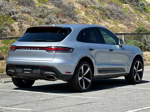 Certified 2024 Porsche Macan image 7
