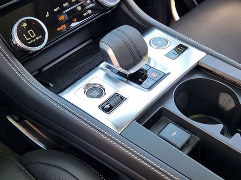 Used 2026 Jaguar F-PACE R-Dynamic S image 19