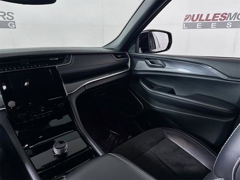 Used 2021 Jeep Grand Cherokee L Laredo image 22