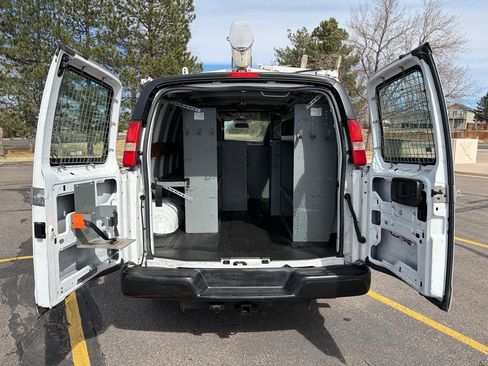 Used 2013 Chevrolet Express 2500 RWD image 22
