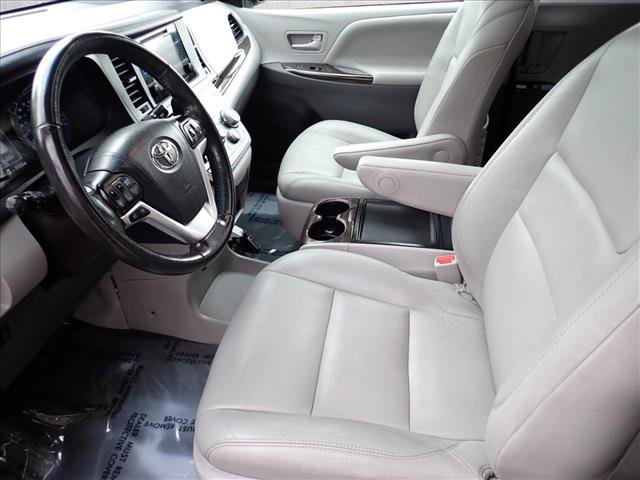 Used 2017 Toyota Sienna XLE Premium w/ Protection Package FWD image 13