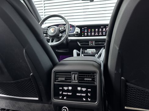 Used 2025 Porsche Cayenne S image 19