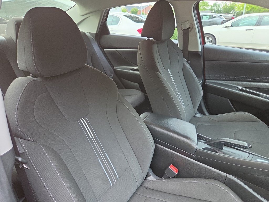 Used 2021 Hyundai Elantra SEL FWD image 33