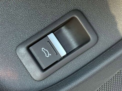 Used 2024 Audi Q4 e-tron Premium w/ Convenience Package image 64