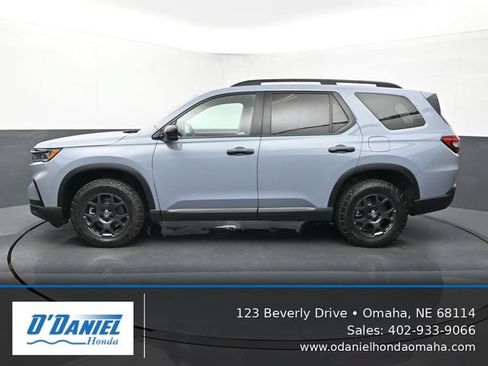 Used 2024 Honda Pilot TrailSport image 2