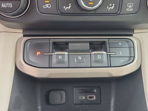 Certified 2022 GMC Acadia Denali w/ Denali Technology Package AWD/4WD image 16
