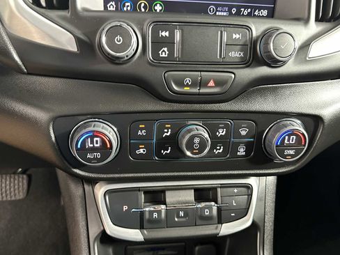 Used 2024 GMC Terrain SLT image 21