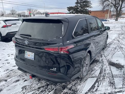 Certified 2021 Toyota Sienna LE image 5
