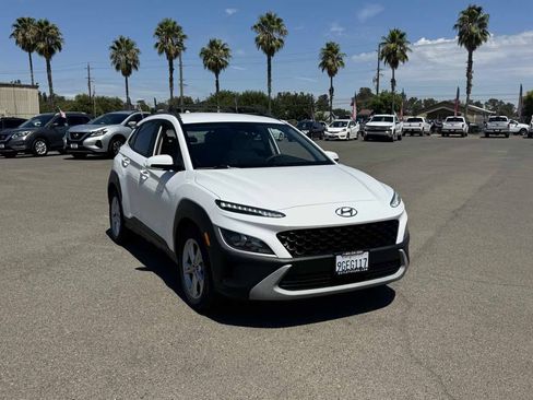 Used 2022 Hyundai Kona SEL AWD/4WD image 3