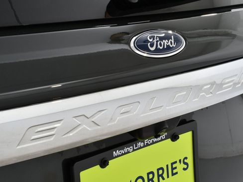 Used 2022 Ford Explorer XLT w/ Equipment Group 202A image 24