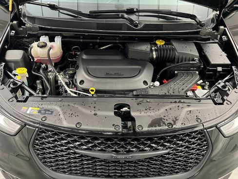 Used 2025 Chrysler Pacifica Limited image 83