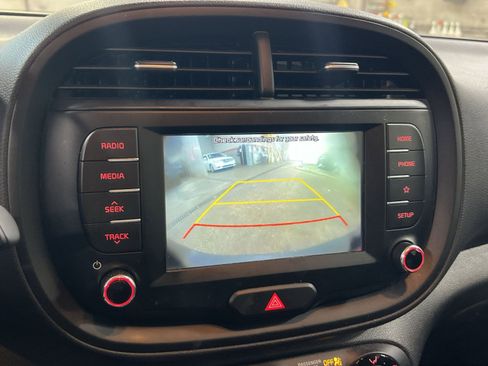 Used 2021 Kia Soul LX image 19