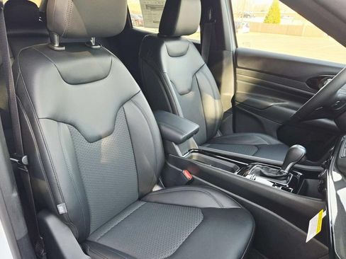 New 2026 Jeep Compass Latitude AWD/4WD image 17