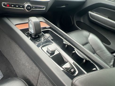 Used 2023 Volvo XC60 T8 Plus image 30