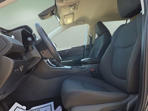 Used 2022 Toyota RAV4 LE image 9