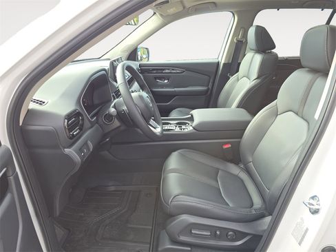 New 2025 Honda Pilot Touring image 9