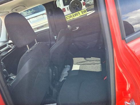 Used 2018 Jeep Renegade Altitude w/ Popular Equipment Group image 11