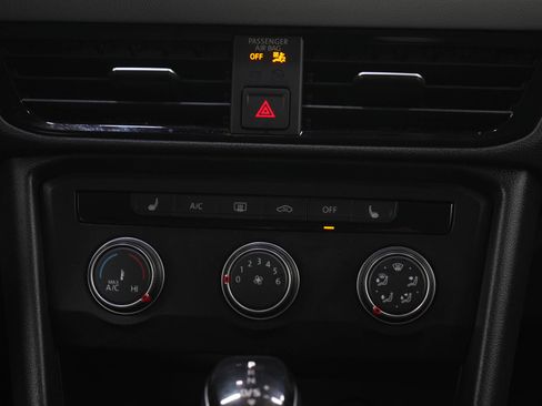 Used 2022 Volkswagen Taos SE image 18