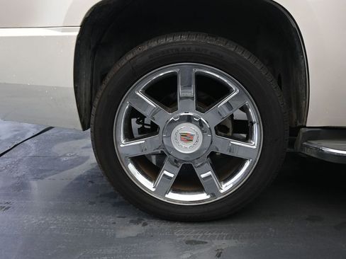 Used 2013 Cadillac Escalade Luxury image 9