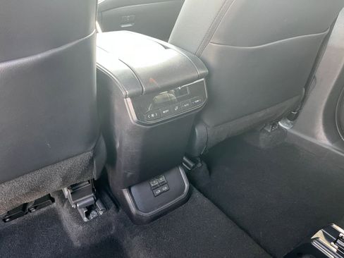 Used 2025 Toyota Highlander XSE AWD/4WD image 25