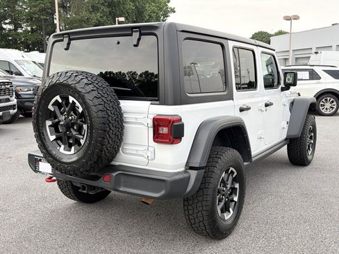 Used 2025 Jeep Wrangler Unlimited Rubicon AWD/4WD image 5