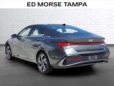 Used 2025 Hyundai Elantra Limited FWD image 3