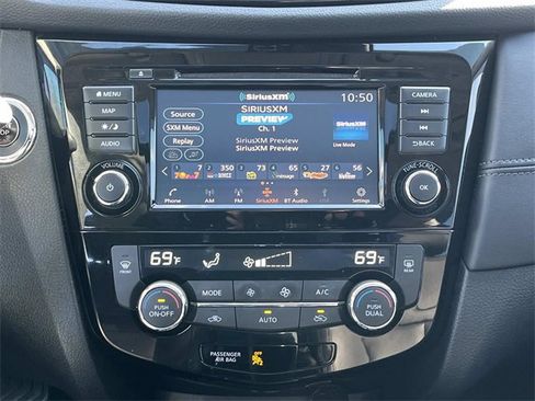 Used 2018 Nissan Rogue SL w/ Premium Package image 12